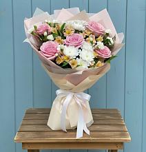 Букет цветов из:  Гвоздики, Орхидеи и Розы в Куртамыше