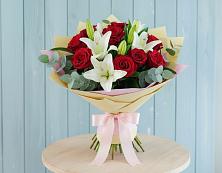 Букет цветов из:  Лилии и Розы в Куртамыше