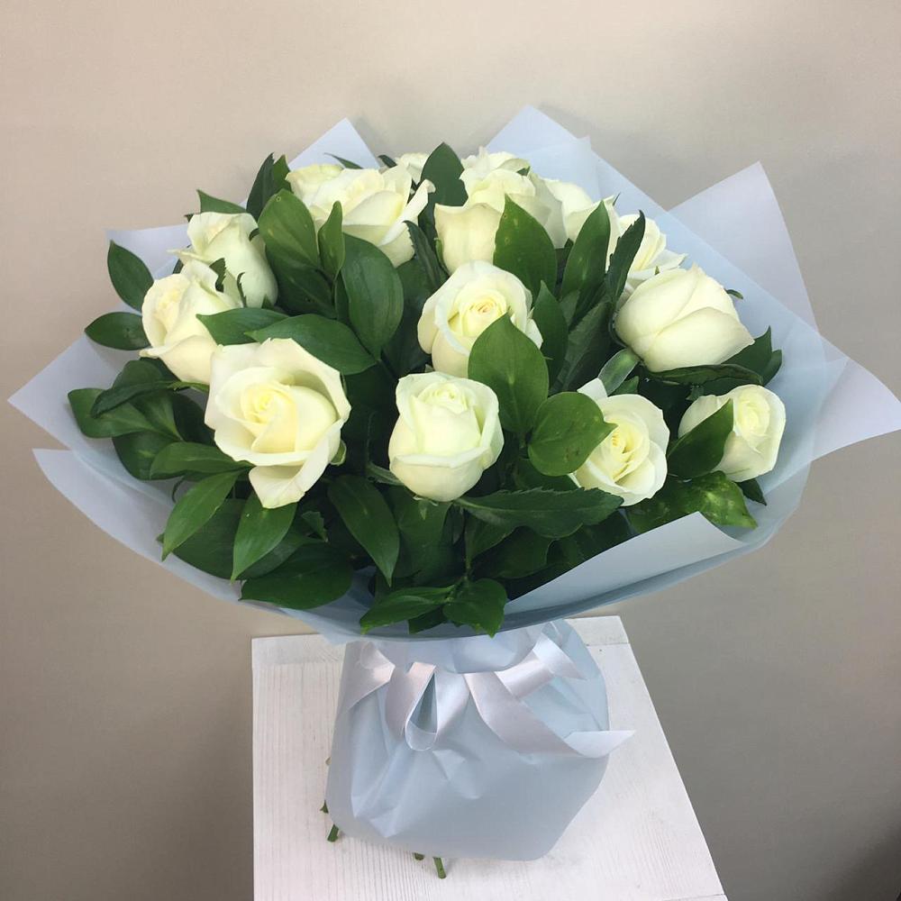 Букет 15 Белых роз Проуд в Куртамыше