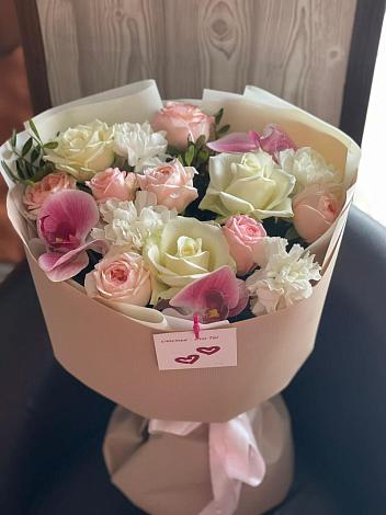 Букет цветов из: Орхидеи, Розы и Гвоздики в Куртамыше