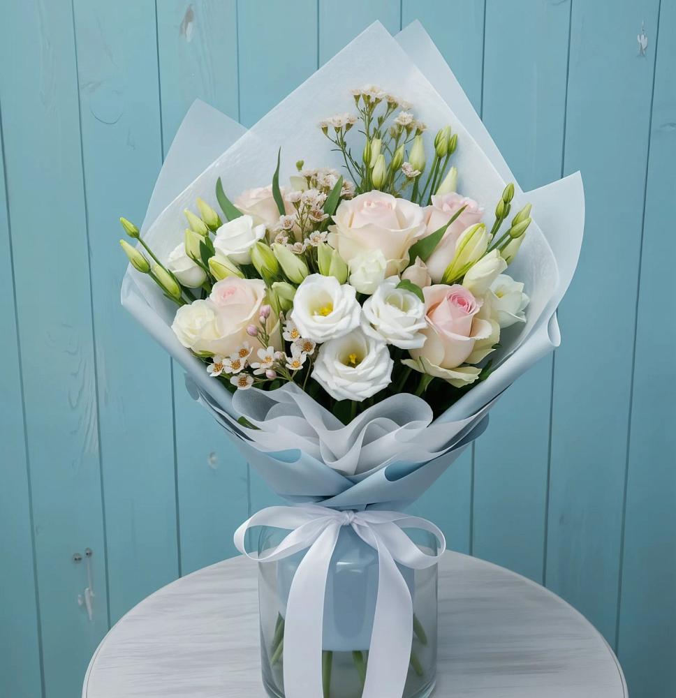 Букет цветов из: Розы и Лизиантусы в Куртамыше