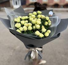 Букет Белые кустовые розы Солинеро в Куртамыше