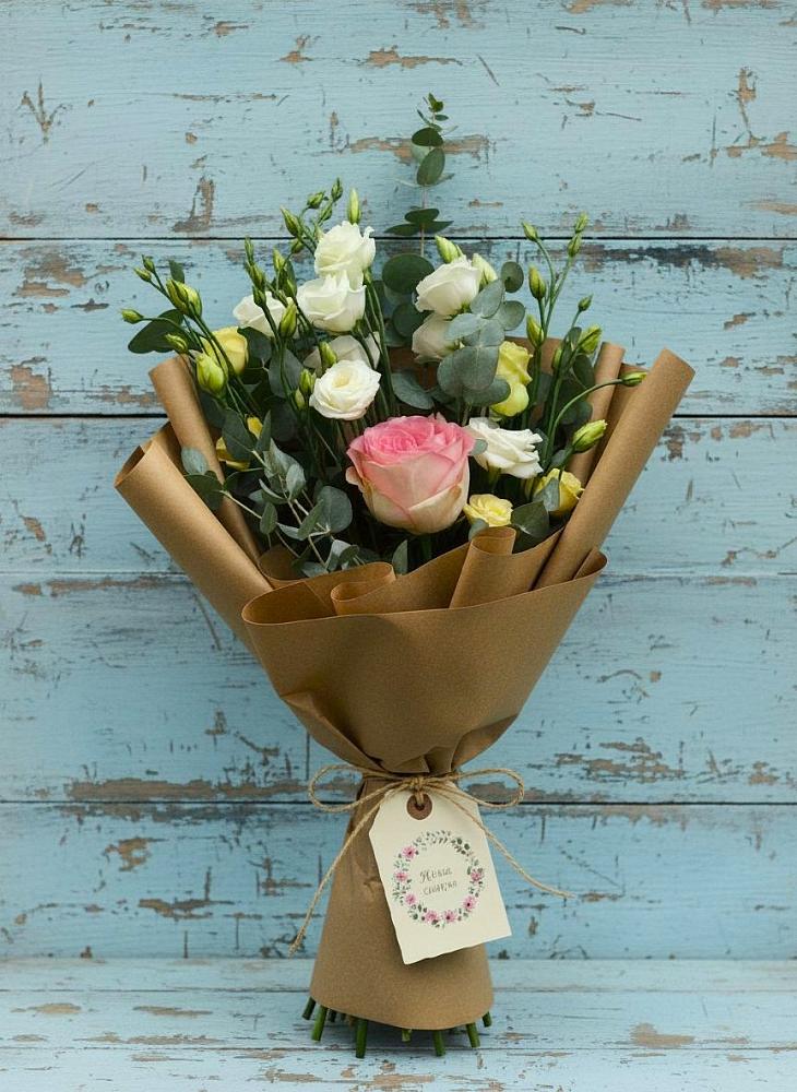 Букет цветов из: Розы и Лизиантусы в Куртамыше