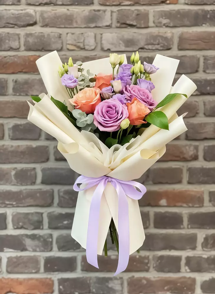 Букет цветов из: Лизиантусы и Розы в Куртамыше