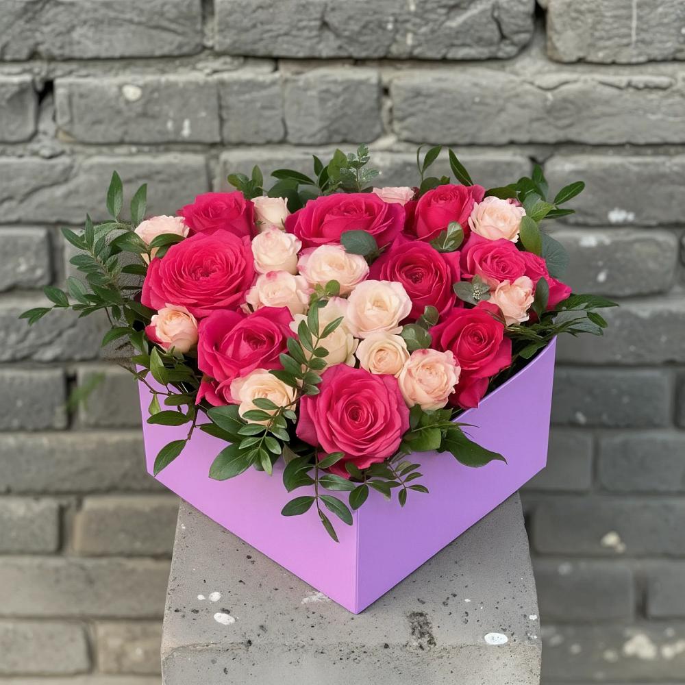 Цветочная композиция из Розы в коробке в Куртамыше