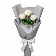 Букет 3 белые розы в Куртамыше