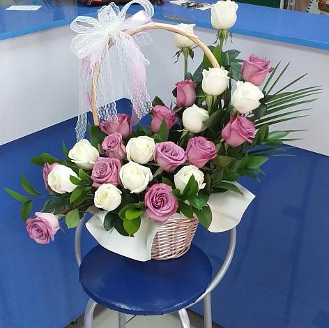 Цветочная композиция из Розы в корзине в Куртамыше