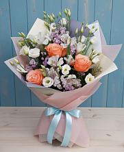 Букет цветов из:  Лизиантусы, Розы, Альстромерии и Гипсофила в Куртамыше