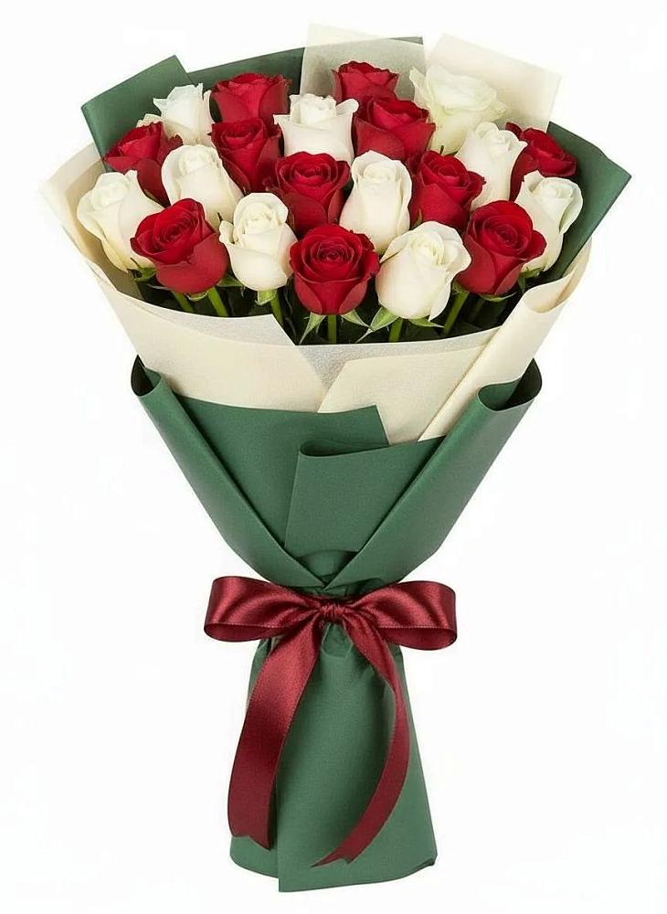 Букет Микс из красных и белых роз в Куртамыше