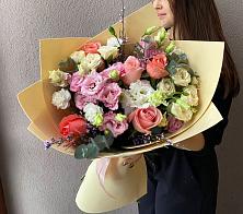 Букет цветов из:  Розы, Лизиантусы и Гвоздики в Куртамыше
