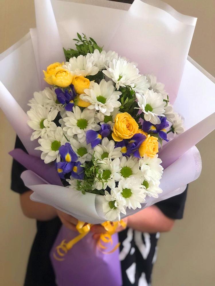 Букет цветов из: Ирисы, Хризантемы и Розы в Куртамыше