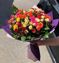 Букет Микс из разноцветных кустовых роз в Куртамыше