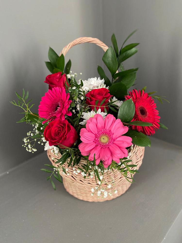 Цветочная композиция из Розы, Хризантемы и Герберы в корзине в Куртамыше