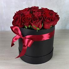 Цветочная композиция из Розы в шляпной коробке в Куртамыше