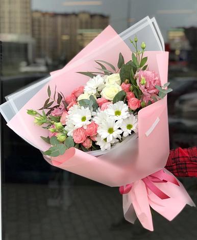 Букет цветов из: Розы, Лизиантусы и Хризантемы в Куртамыше