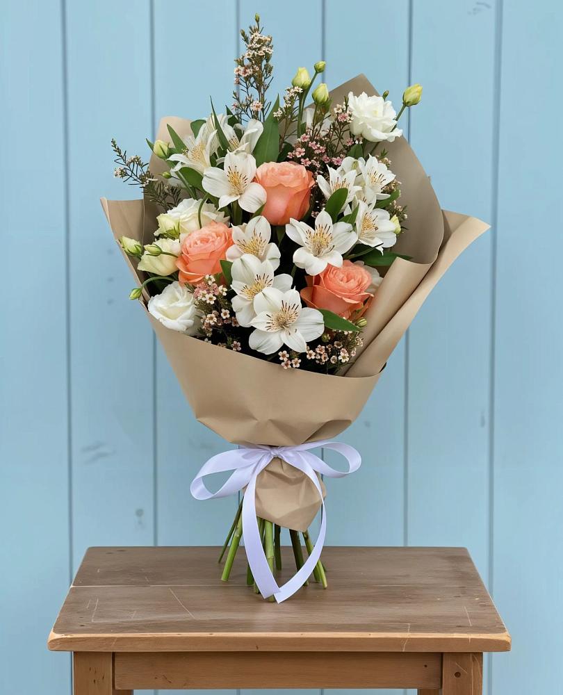 Букет цветов из: Альстромерии, Лизиантусы, Розы и Хризантемы в Куртамыше