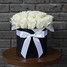 Цветочная композиция из Розы в шляпной коробке в Куртамыше